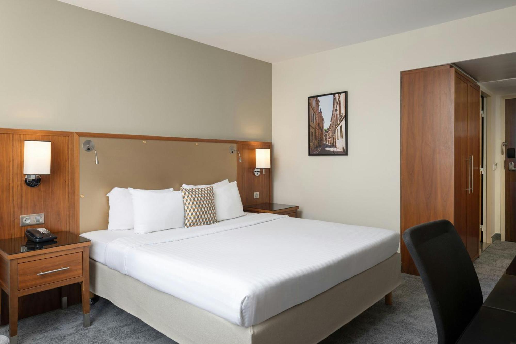 Courtyard By Marriott Toulouse Airport Hotel Exterior photo