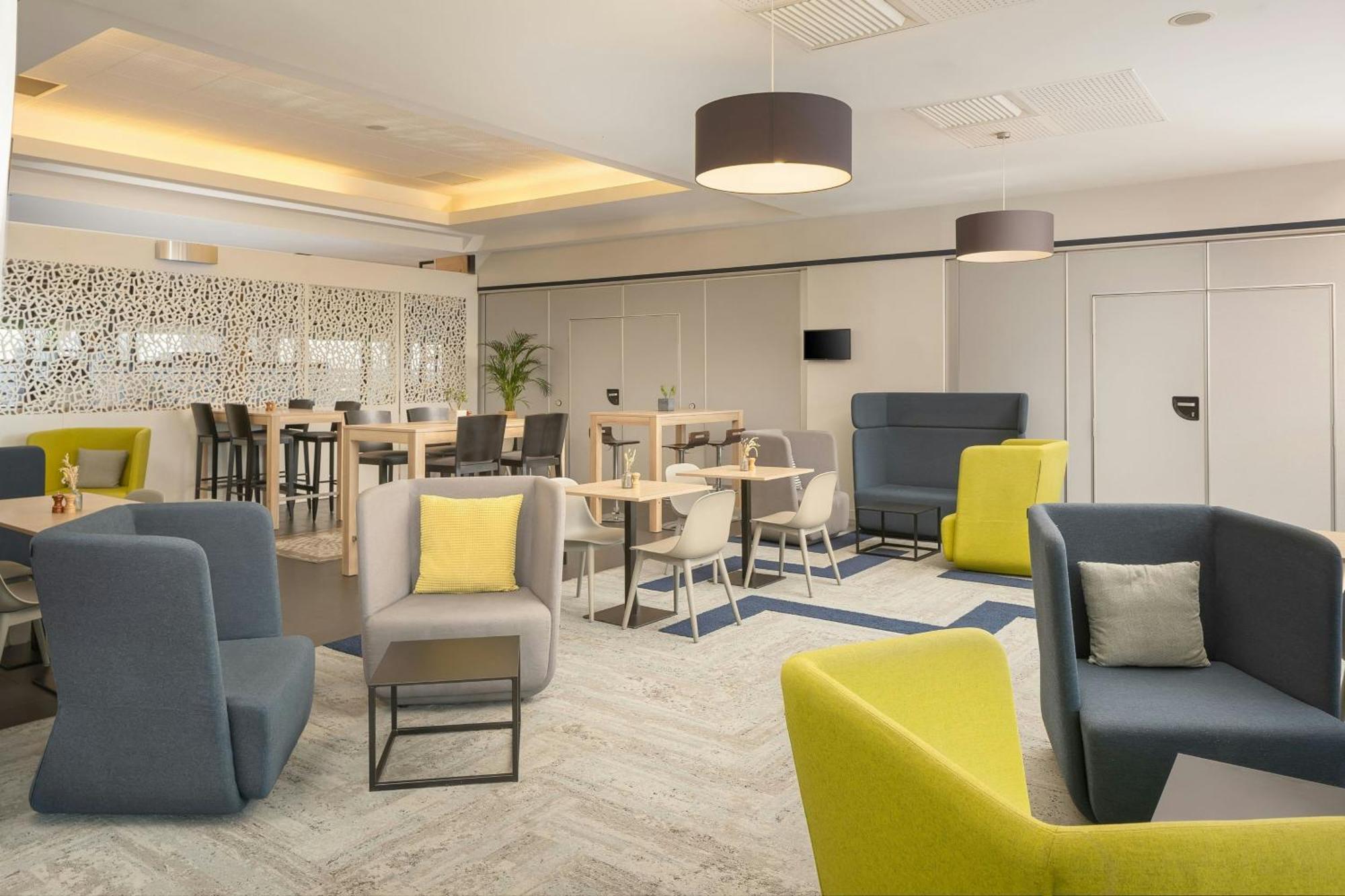 Courtyard By Marriott Toulouse Airport Hotel Exterior photo