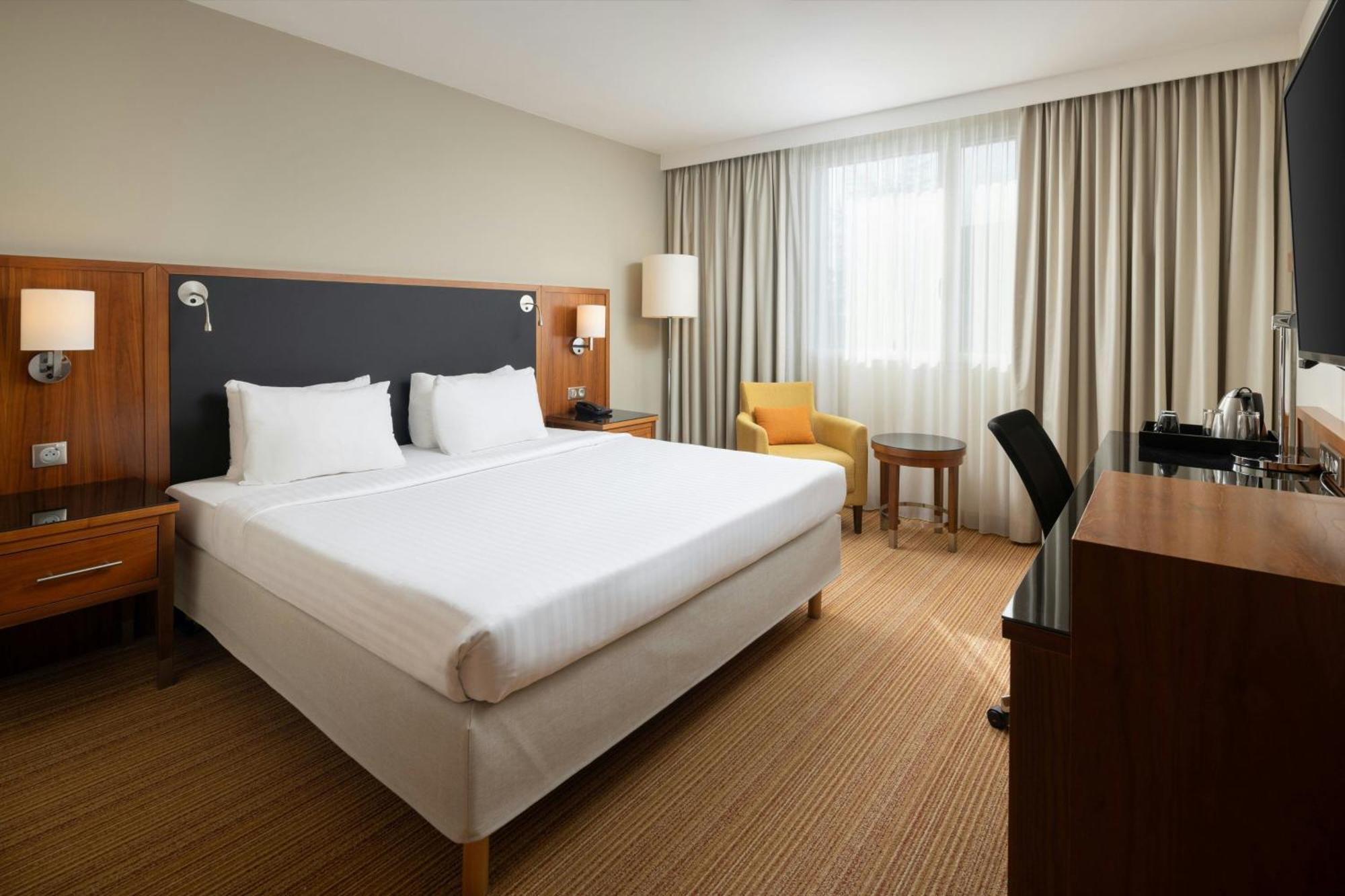 Courtyard By Marriott Toulouse Airport Hotel Exterior photo